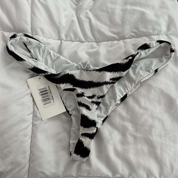 Thong-style zebra print bikini bottoms - Picture 3 of 3